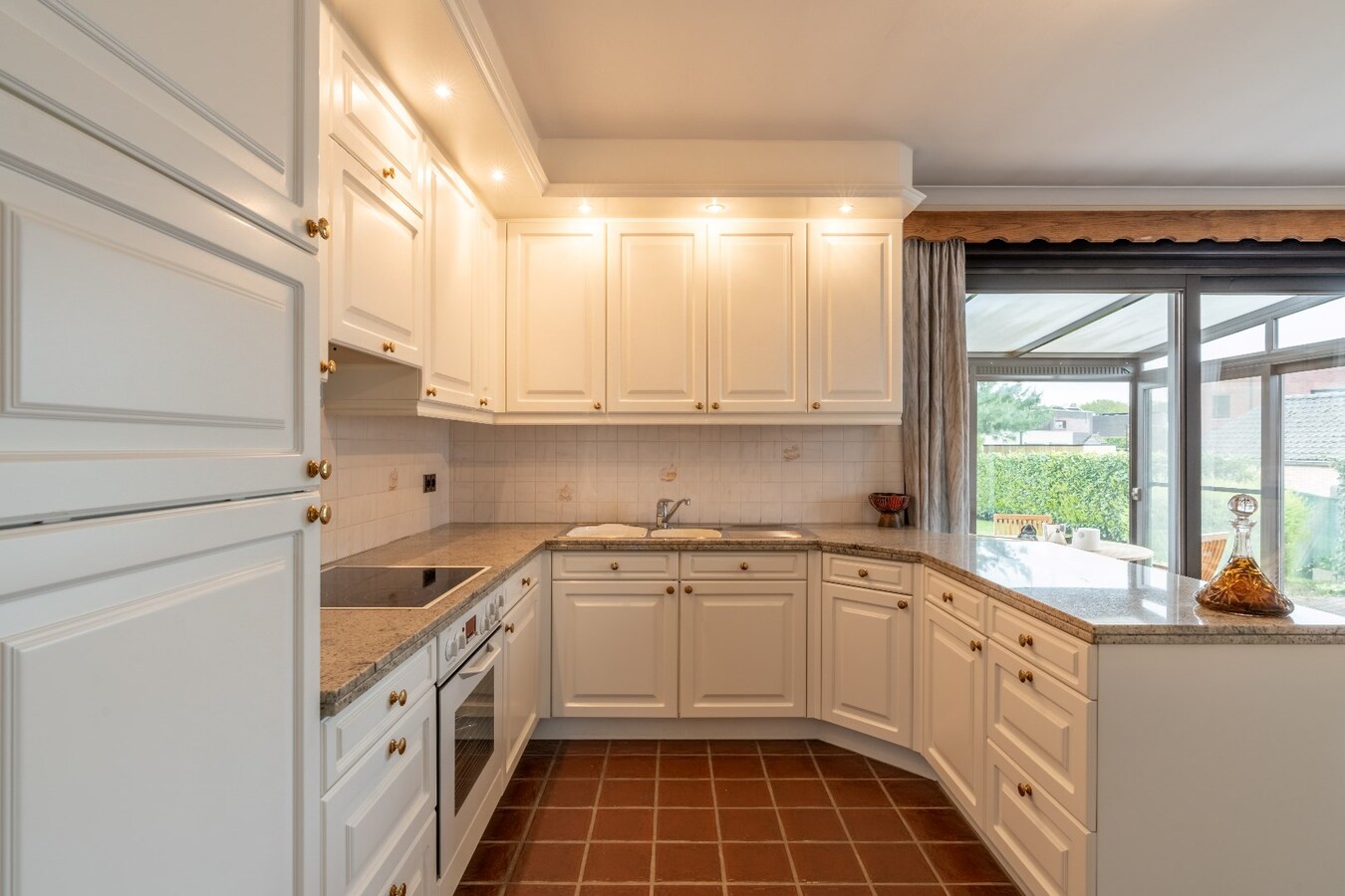 Ruime woning met garage, tuin en 3 slaapkamers op een zeer rustige locatie. 