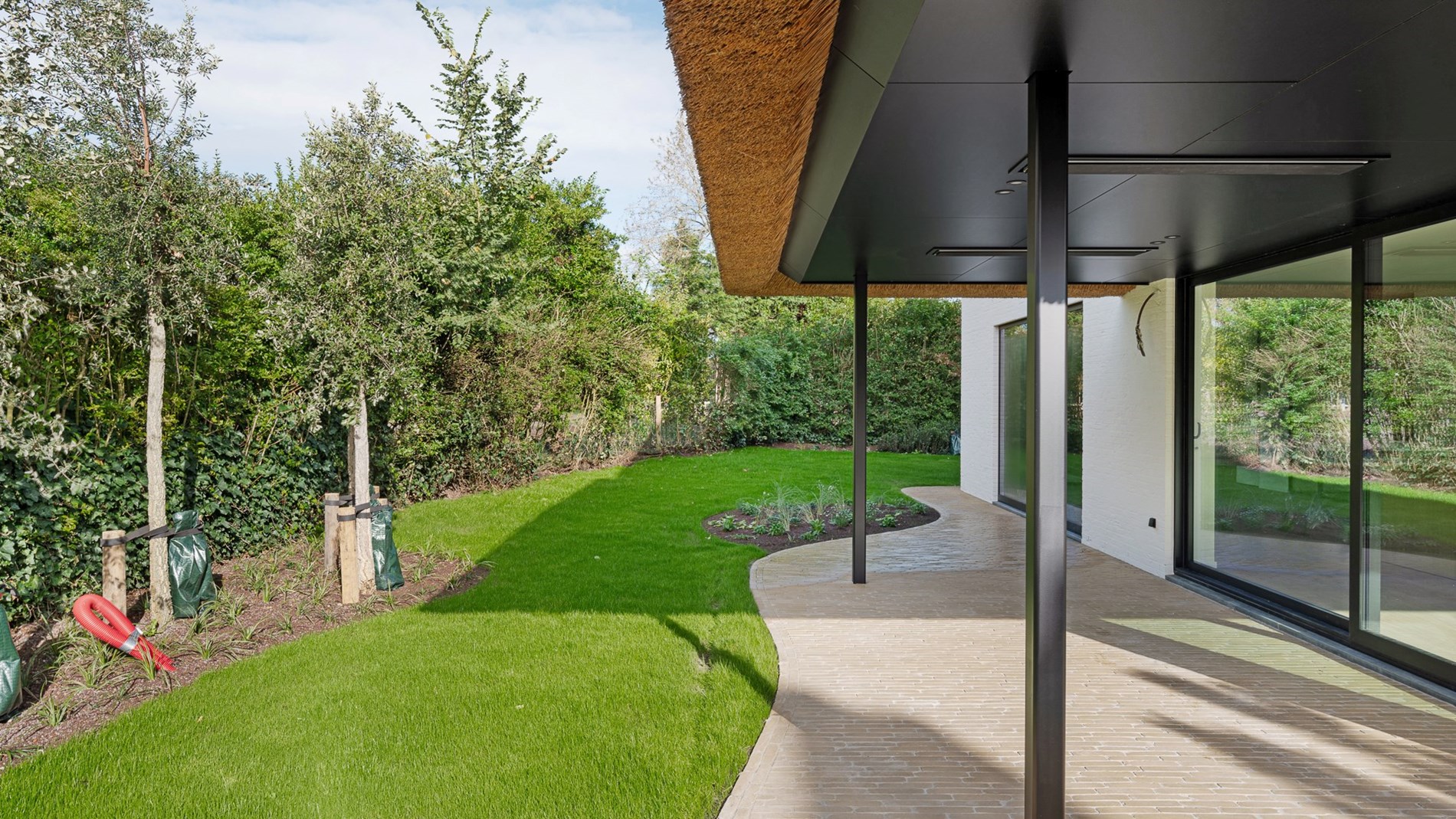 Impressionnante villa neuve au cœur du Zoute, à quelques pas du golf de Knokke. 