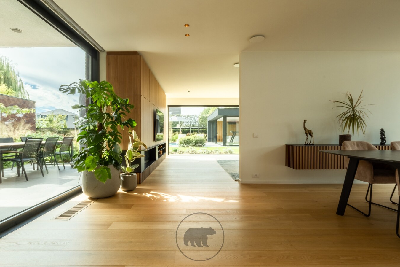 Buitengewone design villa op unieke ligging te Lochristi 