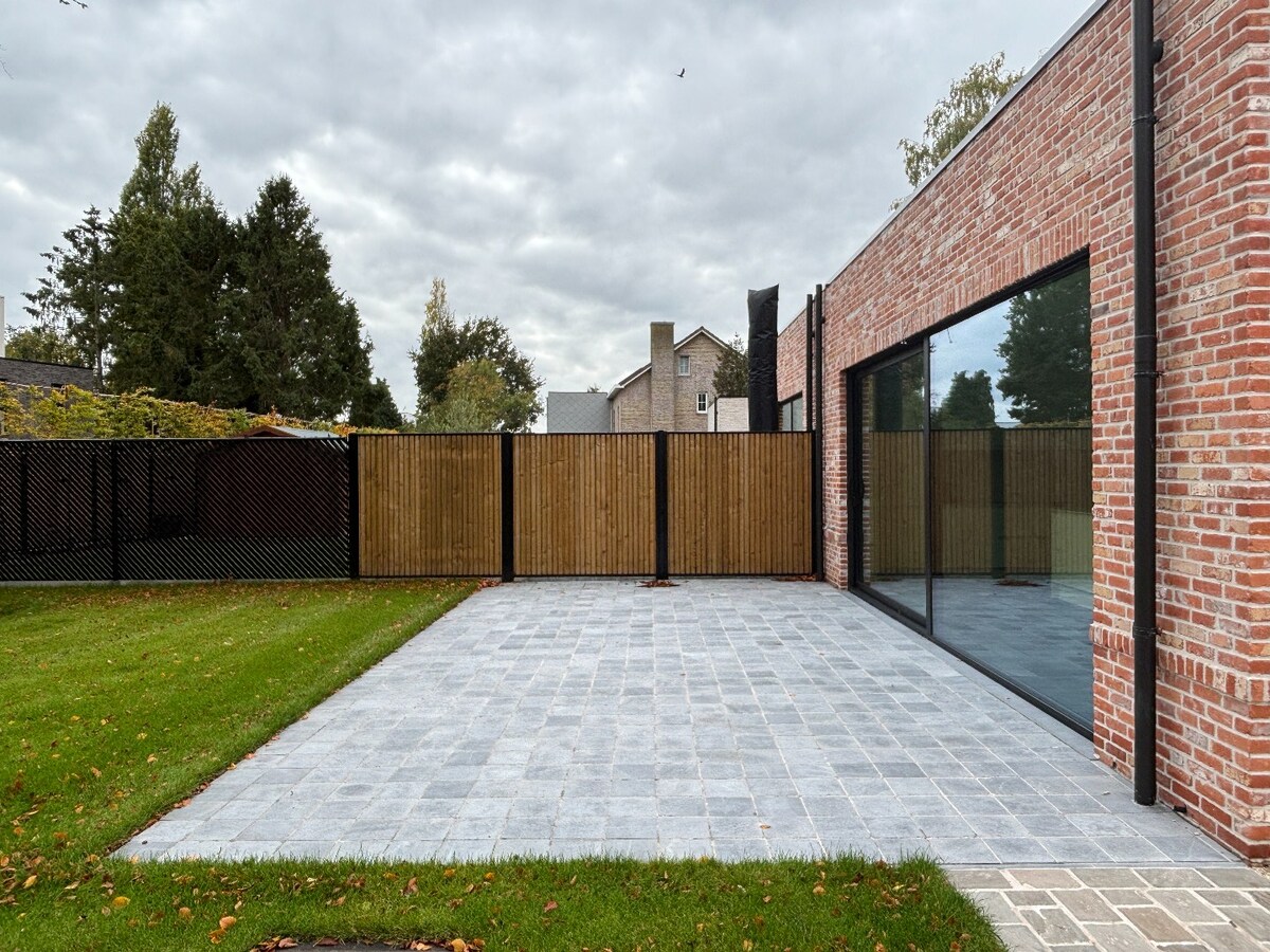 Moderne landelijke villa met A+ energieprestatie in rustige wijk 