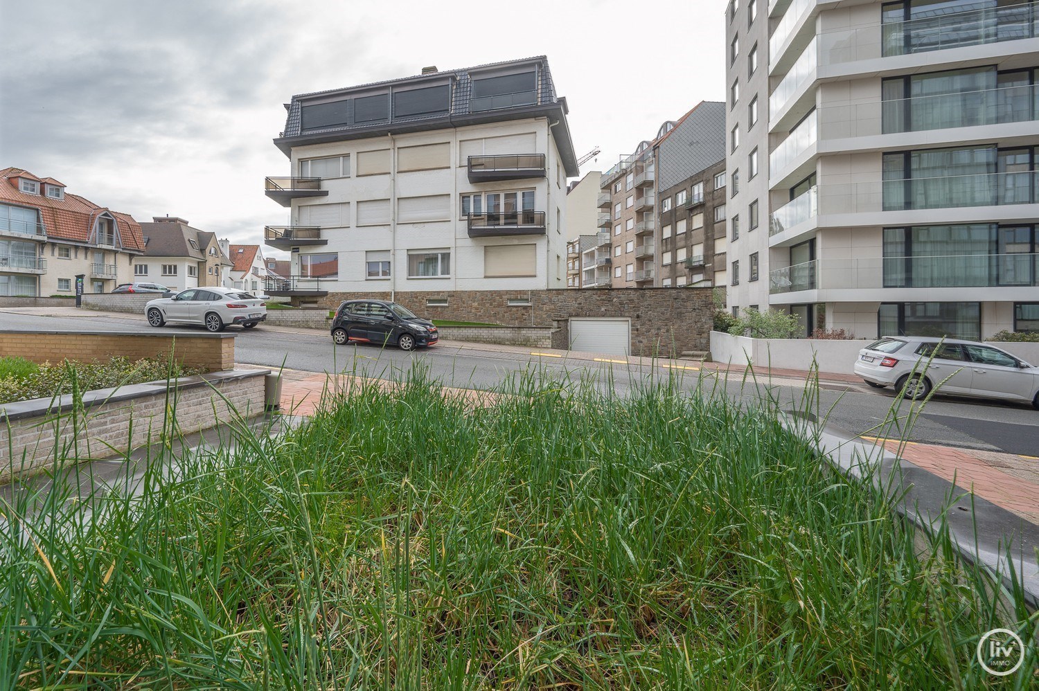 OPENDEURDAG - Zaterdag 15.09 - tussen 16u-18U: Nieuwbouw-duplex op de gelijkvloerse &amp; eerste verdieping  gelegen te Lentelaan in  Duinbergen met zongerichte terrassen. 