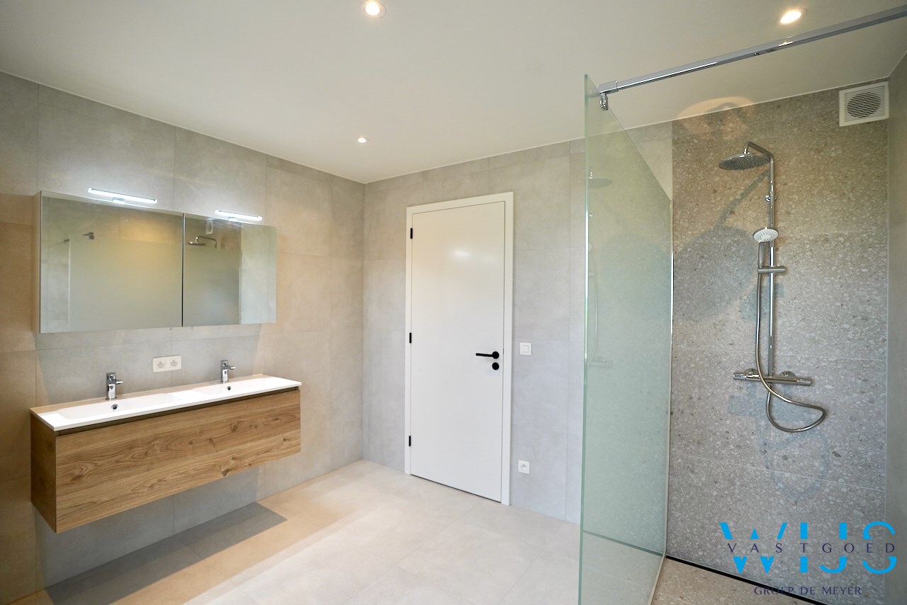 Zeer ruime nieuwbouw op 510m² te ASSENEDE/BASSEVELDE! 