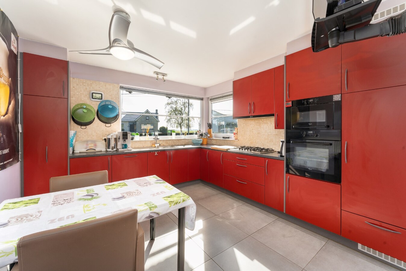 Instapklare woning met 3 slaapkamers en garage te Leke 