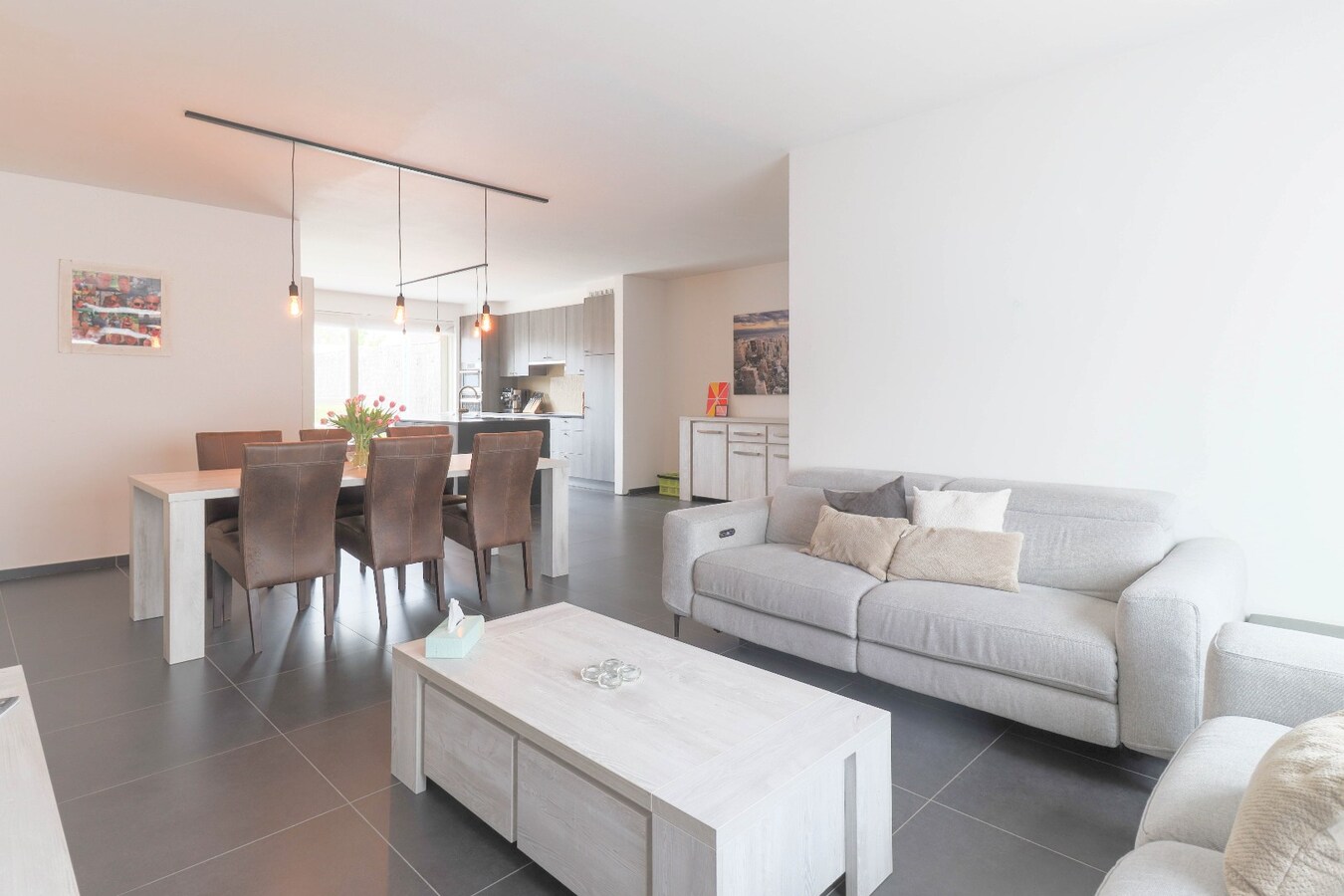 Instapklare recente woning met garage te koop in Heule ! 