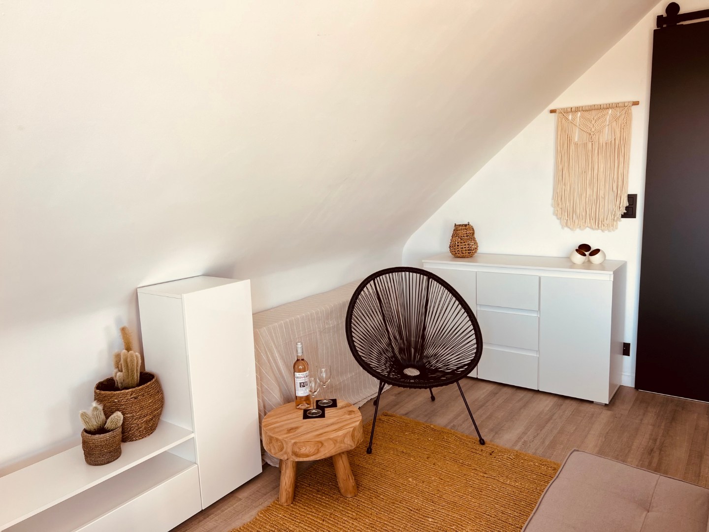 Gezellige gemeubelde studio met zuidgericht terras te huur in De Haan 
