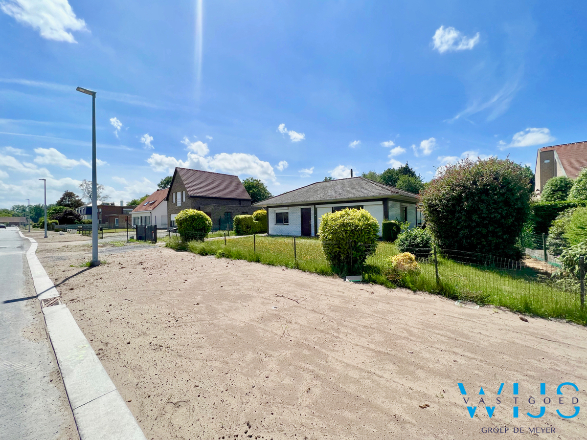 Te renoveren woonhuis / bouwgrond te Lovendegem ! 