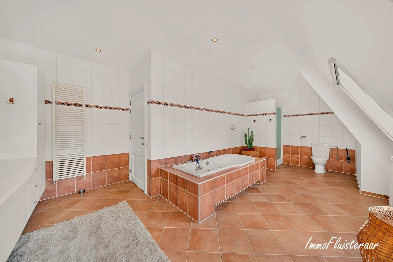 Exclusief eigendom met twee volwaardige, zelfstandige villa-woningen, een conciërgeverblijf en luxueuze paardenfaciliteiten op ruim 2 ha te Brasschaat 