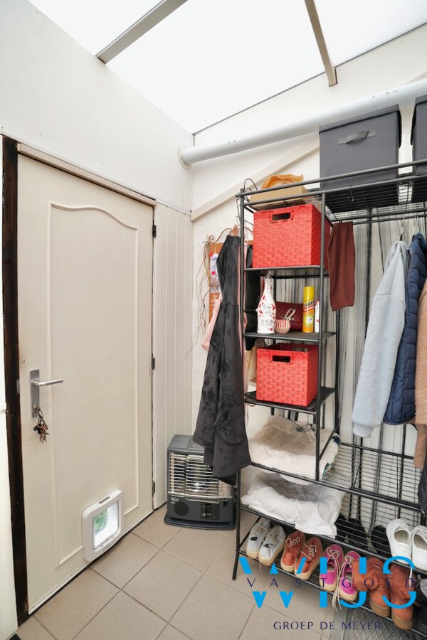 Zeer ruim en stevig woonhuis te Rieme ! 