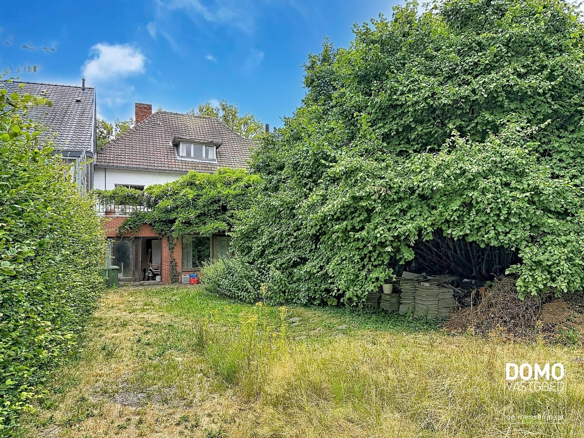 KARAKTERVOLLE RENOVATIEWONING MET 259 M² BEWOONBARE OPPERVLAKTE EN DIEPE WESTGERICHTE TUIN 