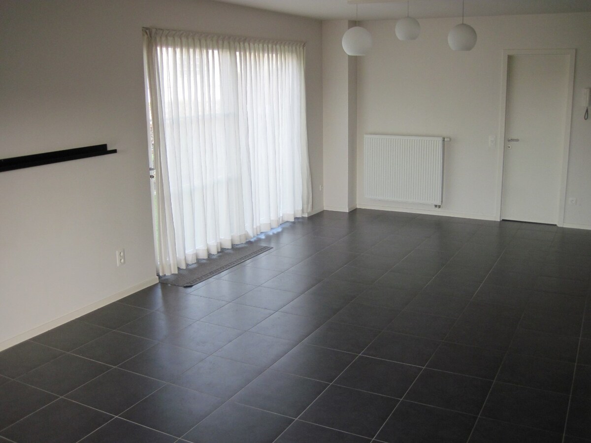 Hedendaags 2-slpk-appartement met groot terras 