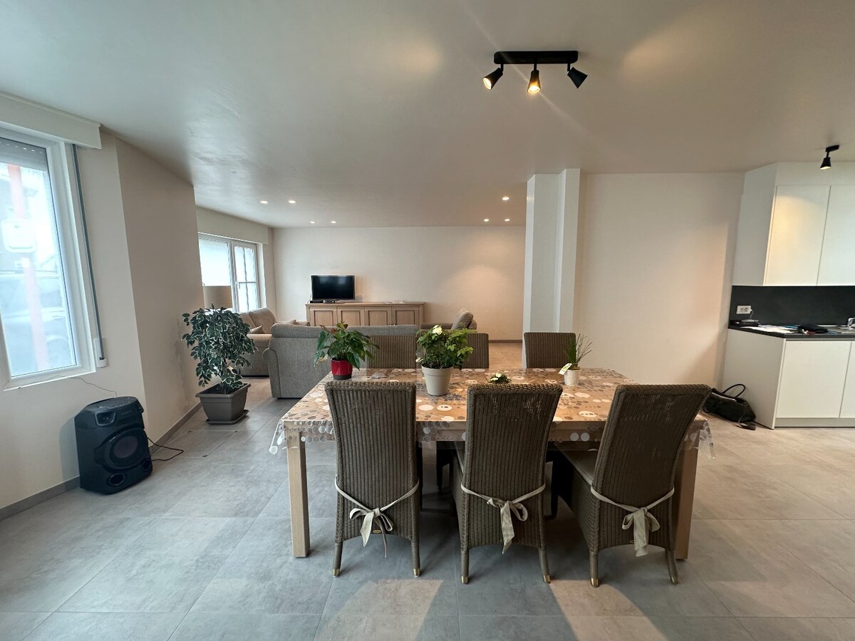 Verrassend ruime woning met 3 ruime slaapkamers en garage 