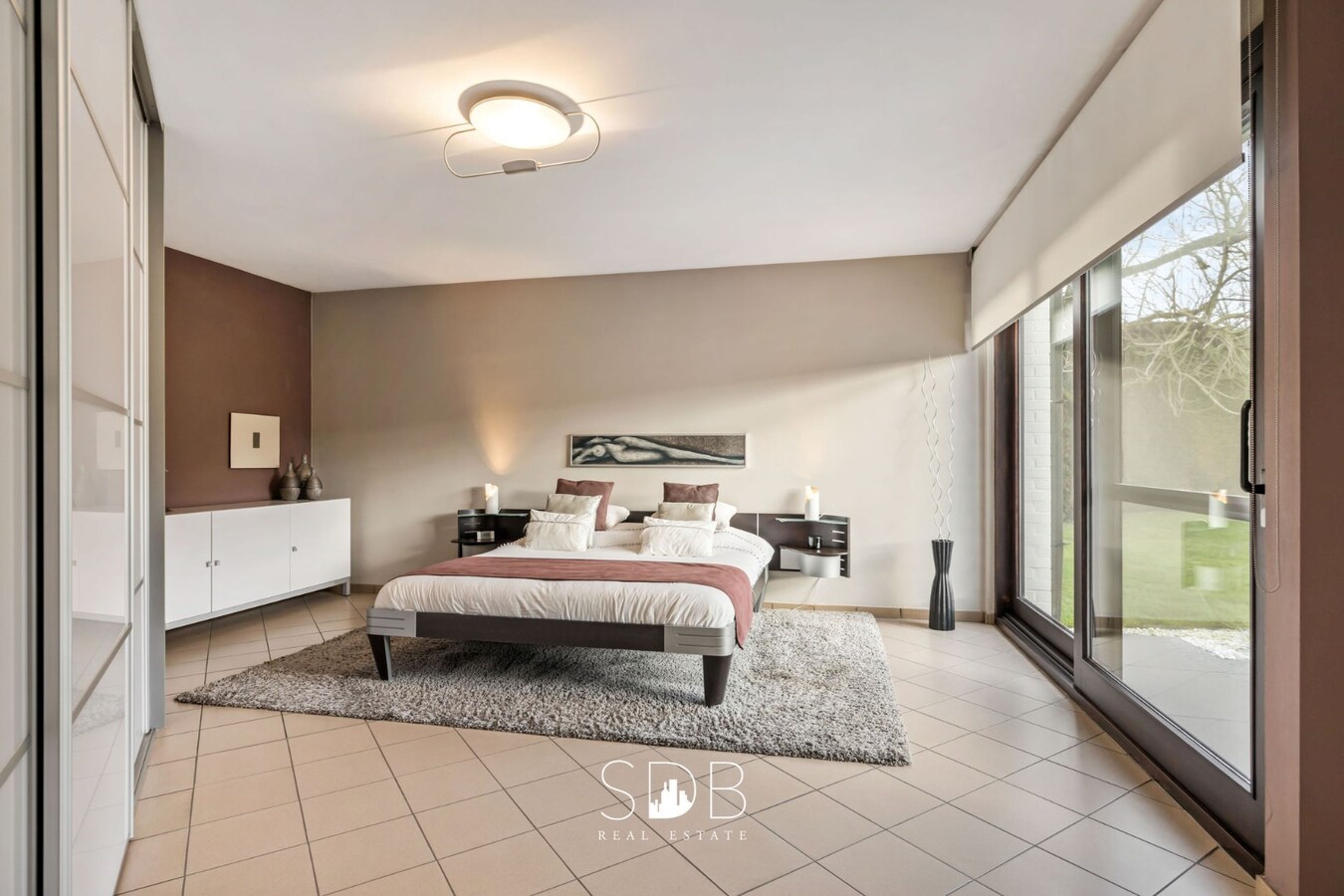 Prachtige ruime villa met gezinstuin + appartement op 2.135m² 