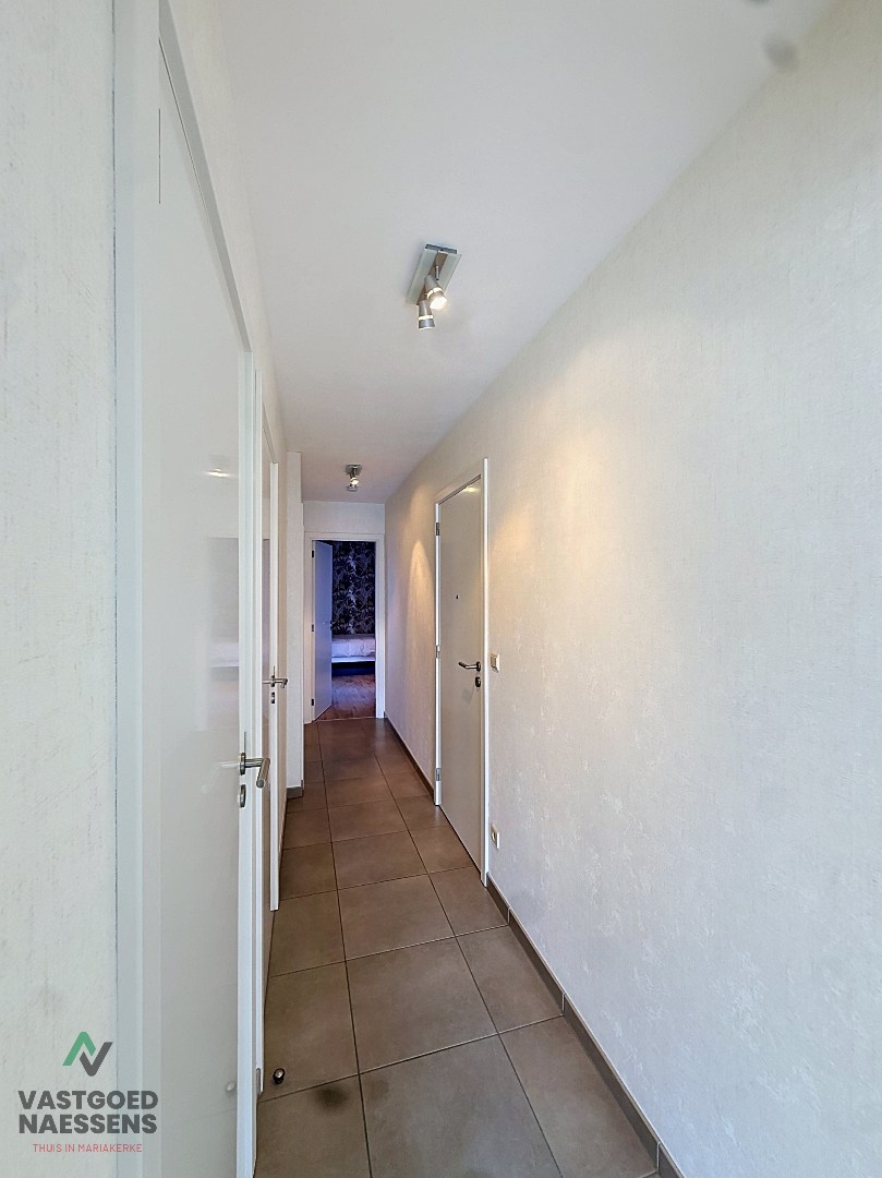 Prêt à emménager et ensoleillé appartement de 2 chambres dans une résidence jeune. 