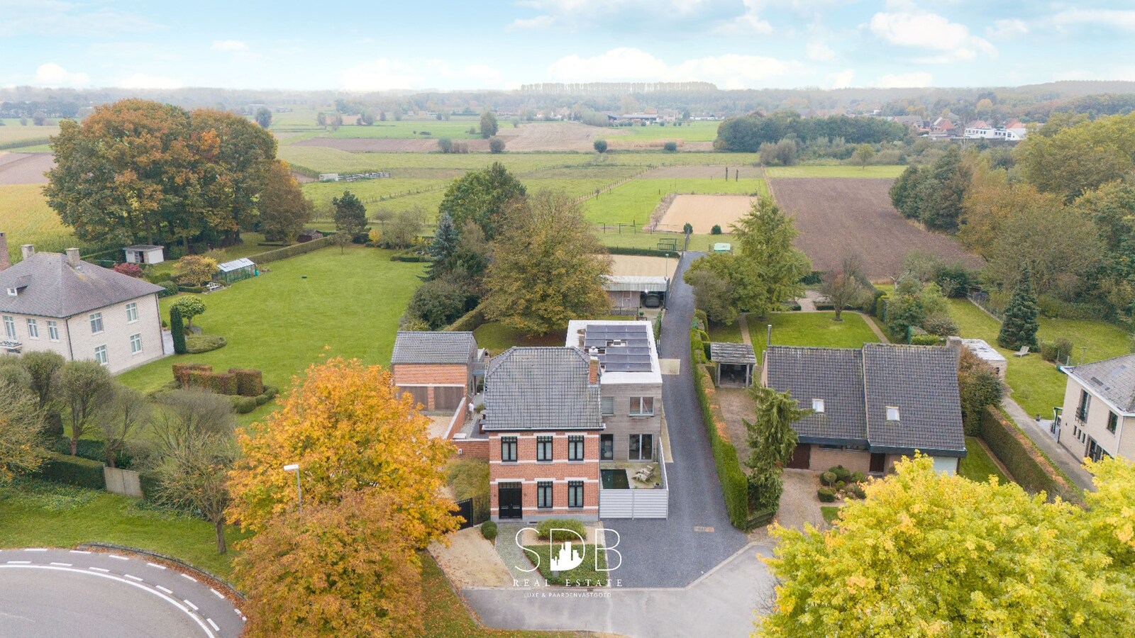 Prachtige woning met paardenfaciliteiten op 11.703m² 