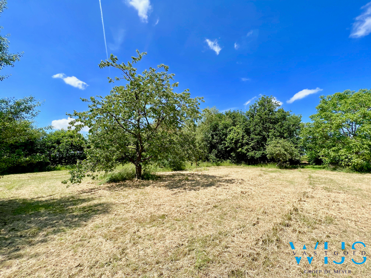 Te renoveren woonhuis / bouwgrond te Lovendegem ! 