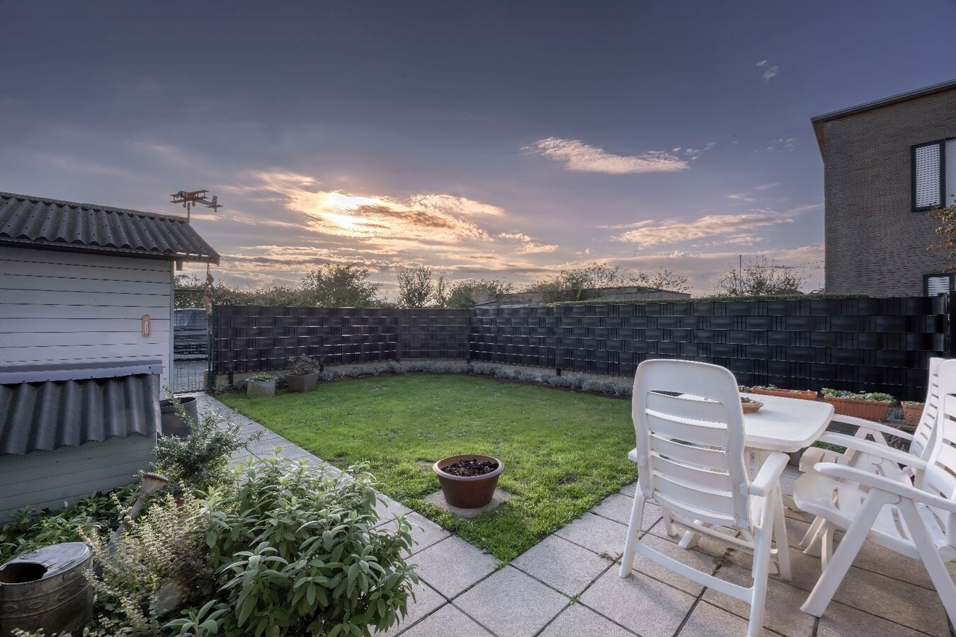 Stevig gebouwde gezinswoning met garage op zonovergoten perceel 