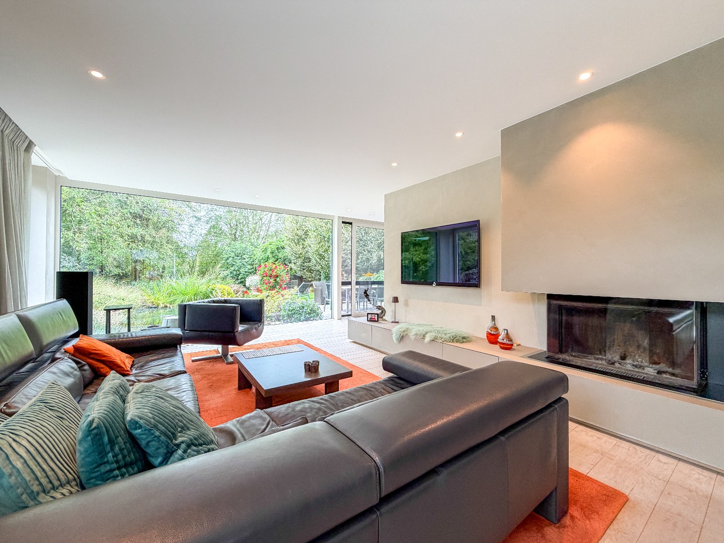 Ruime villa met prachtige tuin en hoogwaardige afwerking, perceel van 1891 m², rustig gelegen te Torhout 