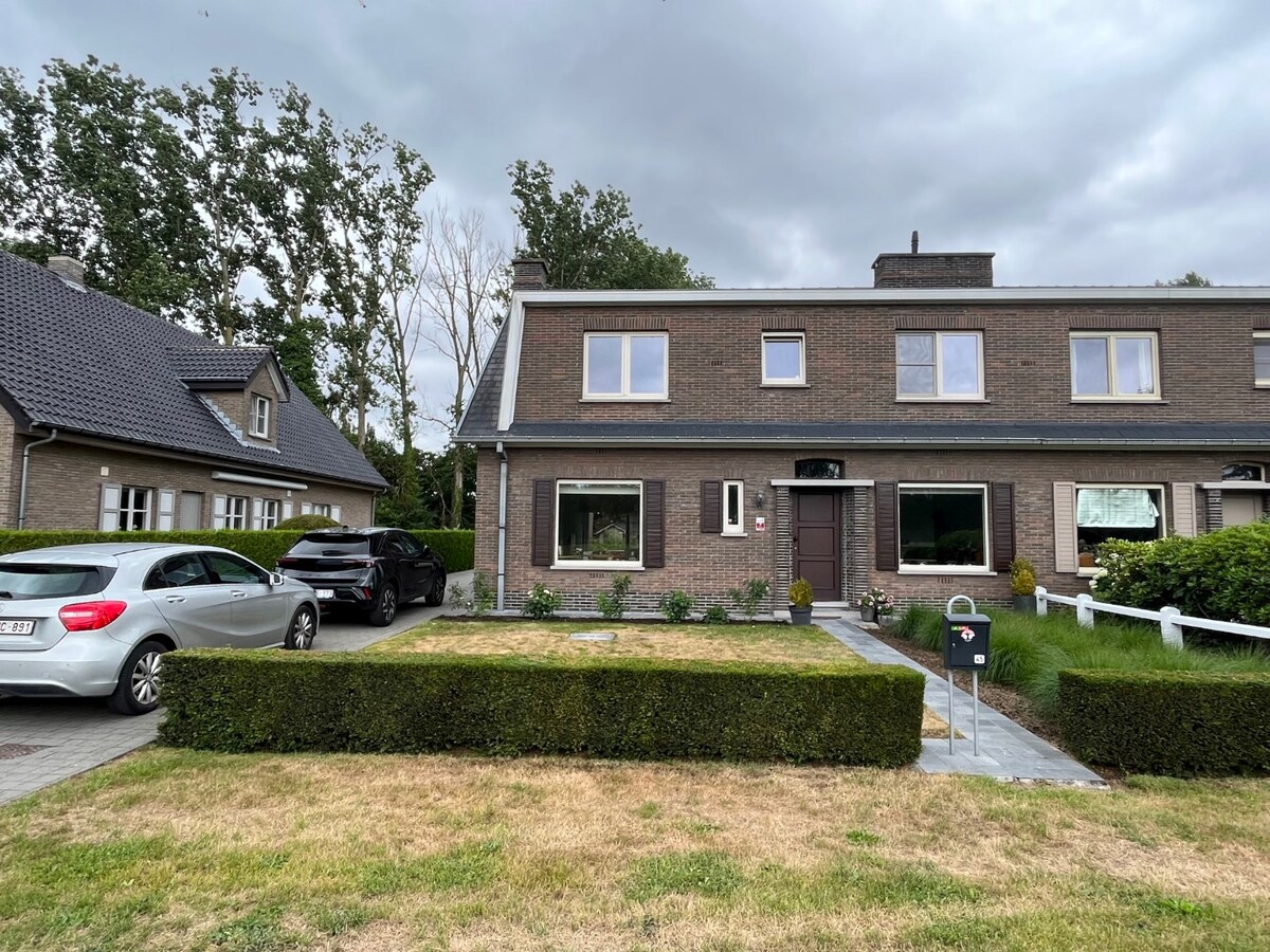 Ruime woning in het groene Zevergem, vlakbij Gent 