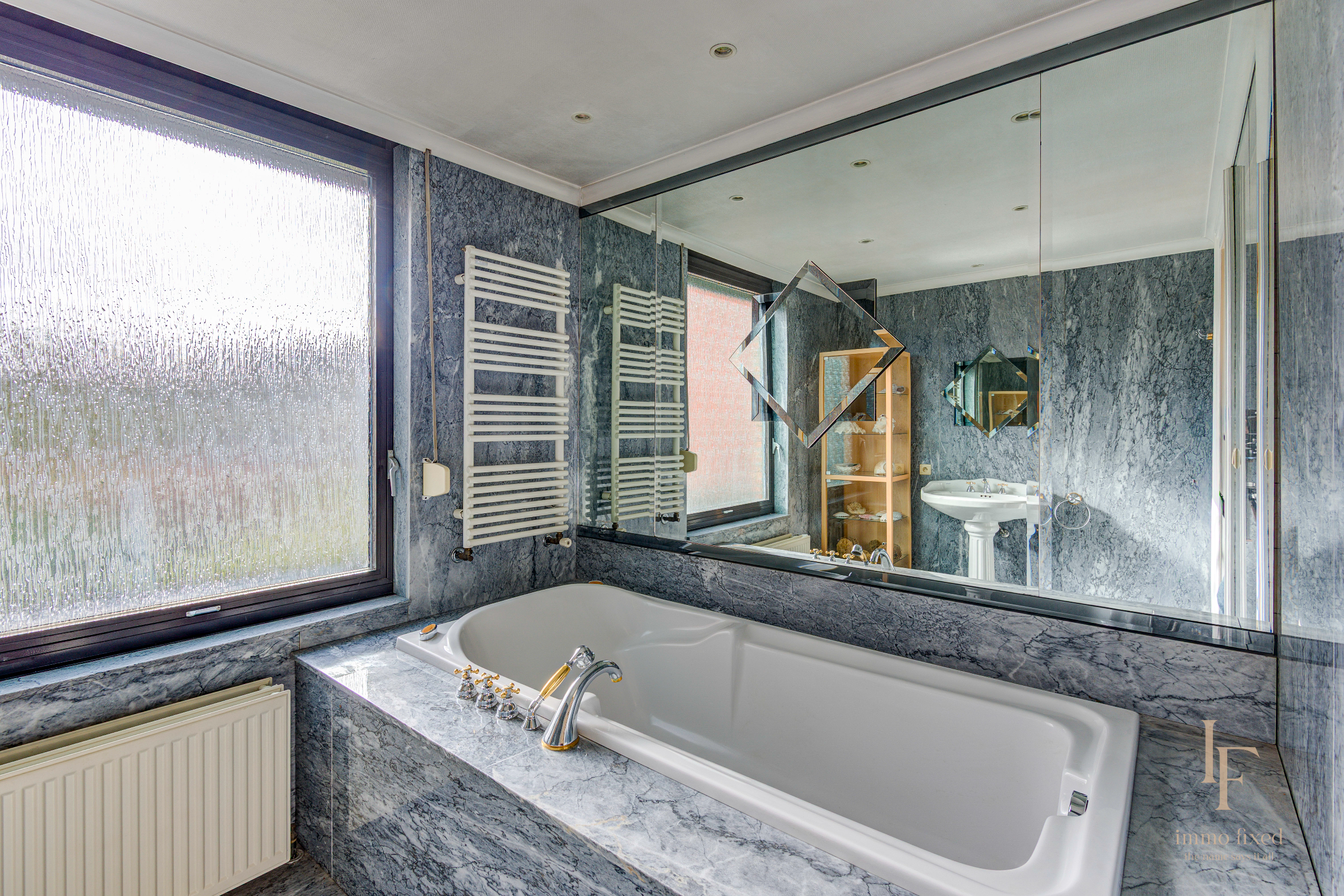 Een uitzonderlijk herenhuis met zes slaapkamers en een zuidgerichte stadstuin in hartje Antwerpen. 