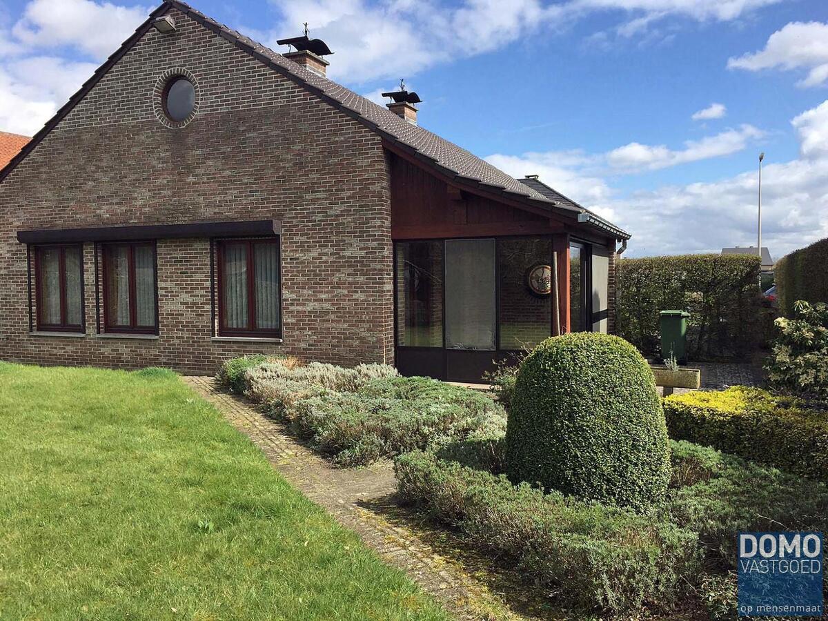 Ruime gelijkvloerse gezinswoning met 2 slaapkamers gelegen te Tuilt-Kuringen 