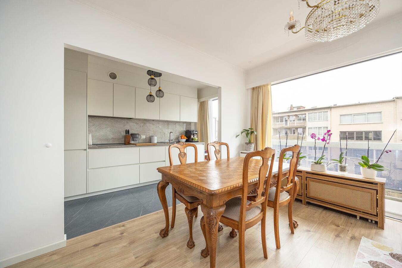 Gerenoveerd appt. met 2 tot 3 slpk en terras te Hoboken! 