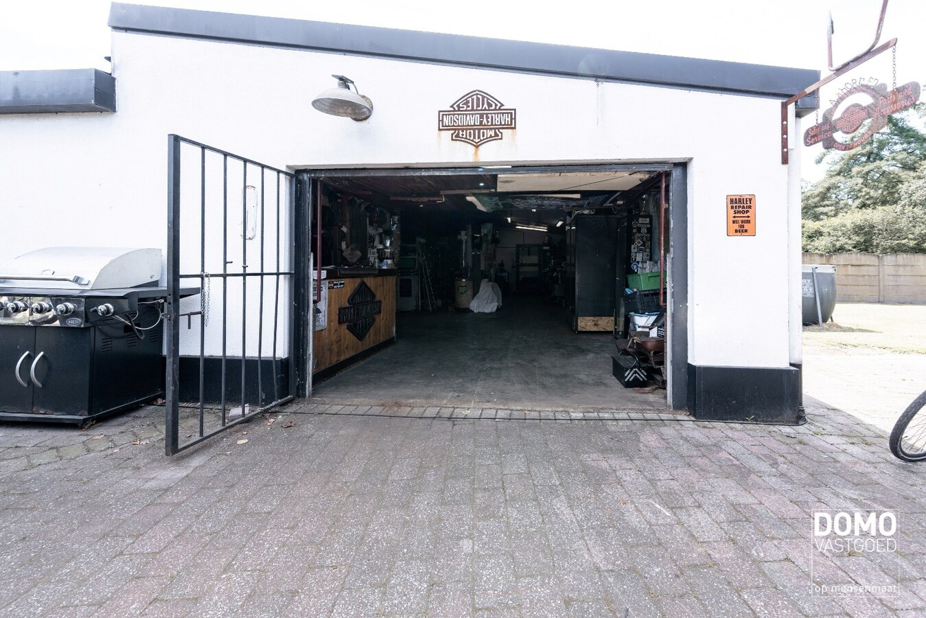 UNIEKE EIGENDOM MET WONING, 2 APPARTEMENTEN EN MAGAZIJNEN OP 13A88CA 