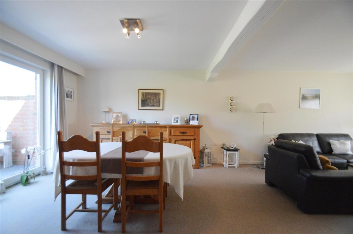 Gezinswoning met grote tuin, oprit &amp; garage - Ramskapelle 