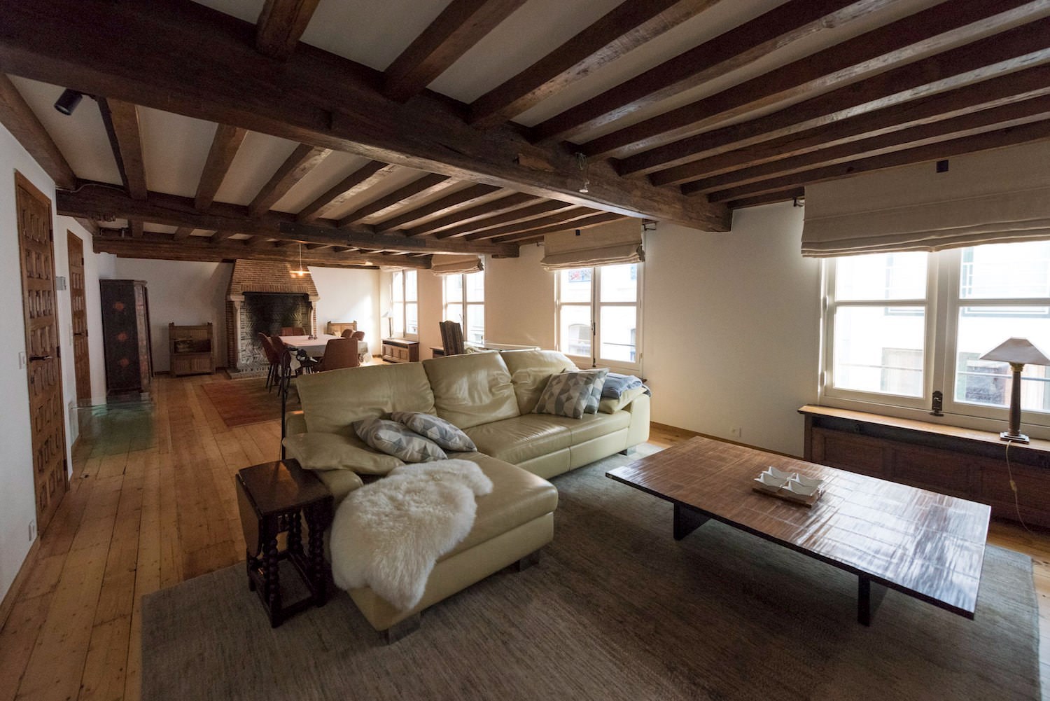 Gemeubeld appartement in centrum Antwerpen in historisch pand met zicht op de kathedraal 