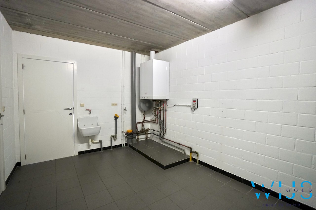 Instapklaar woonhuis in woonwijk te Eeklo! 