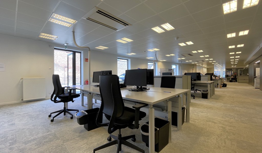 Commercieel gelijklvoers te huur vlakbij stadsring Mechelen