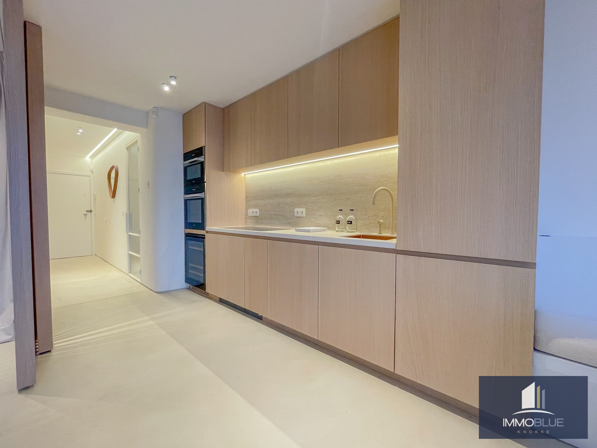 Luxueus volledig gerenoveerd appartement met een weids uitzicht gelegen in het Zoute. 