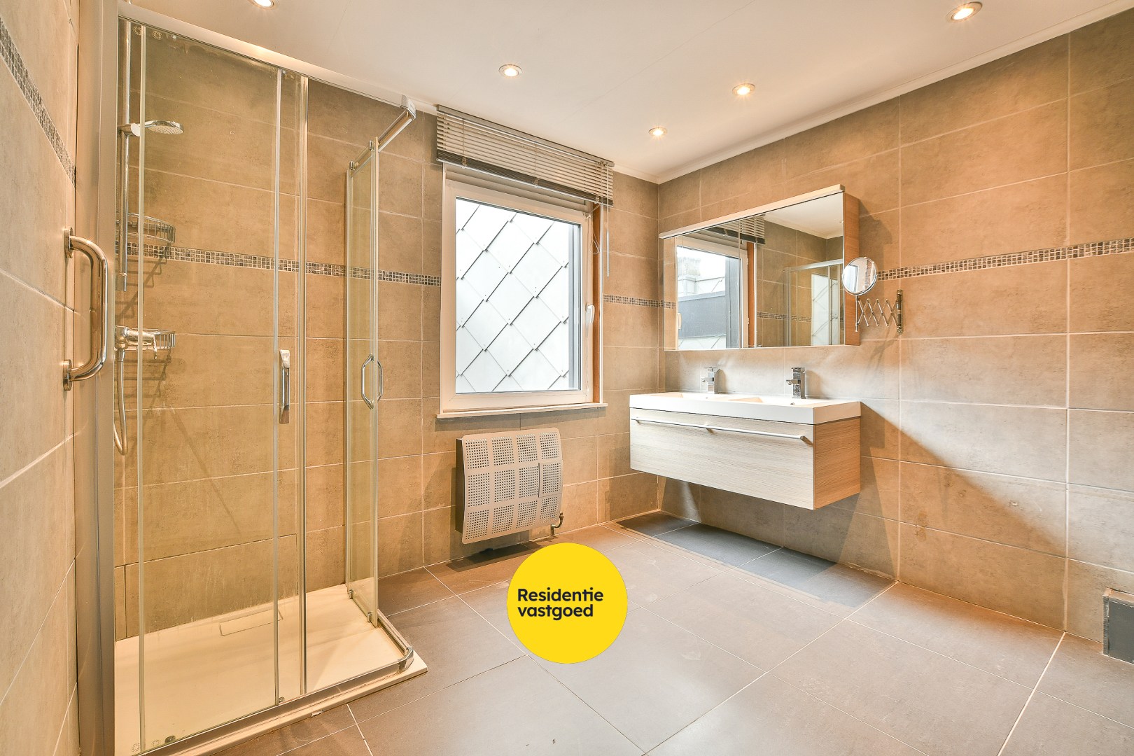 Charmante en verrassend ruime woning met terras in het centrum van Blankenberge! 