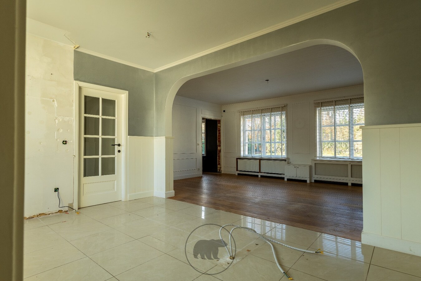 Op te frissen villa op residentiële droomlocatie 