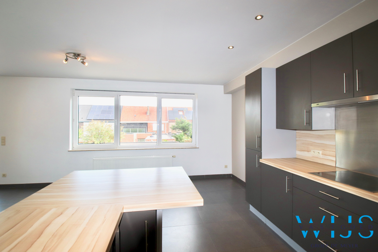 Instapklaar &amp; gezellig 3 slaapkamer appartement in hartje Zelzate! 