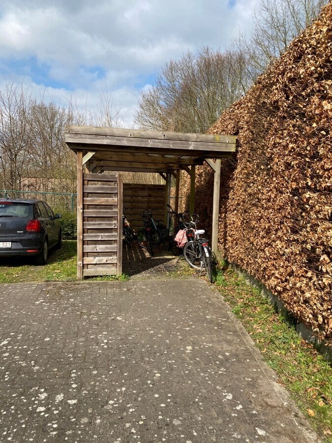 Eigentijds appartement met  autostaanplaats en kelder. Geen vaste kosten. 
