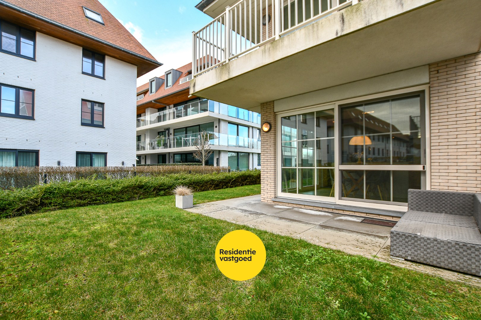 Gelijkvloers 2-slaapkamerappartement met tuin op toplocatie vlakbij de zee! 