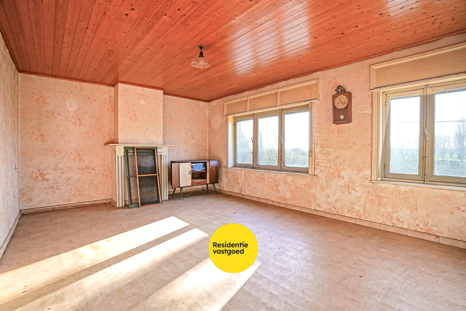 Te renoveren woning met 5 slaapkamers op 8.102 m²  te Diksmuide! 