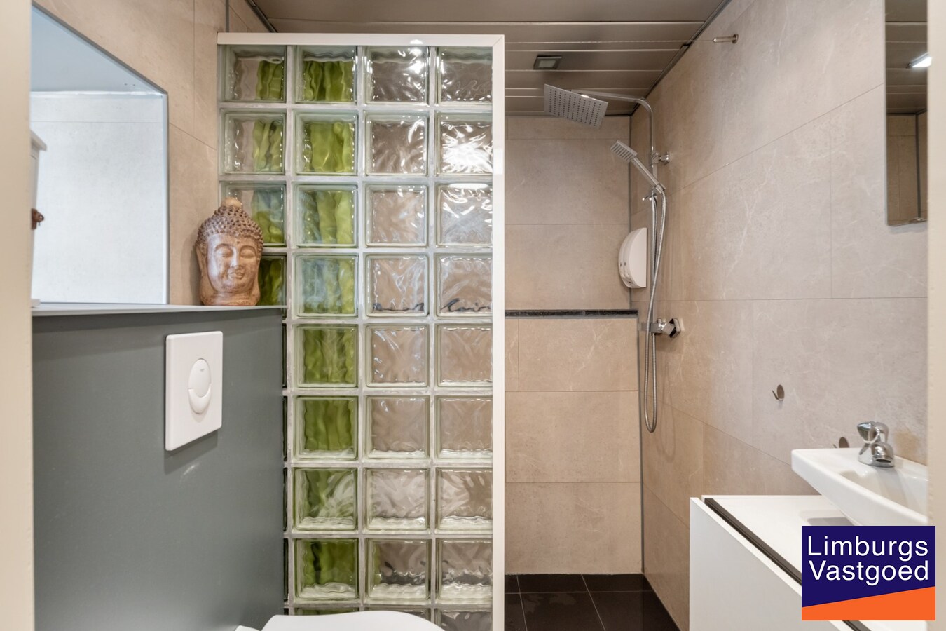 Centraal gelegen woning, 3 slpk, 181 m² bewoonbare oppervlakte, 3a 17ca 