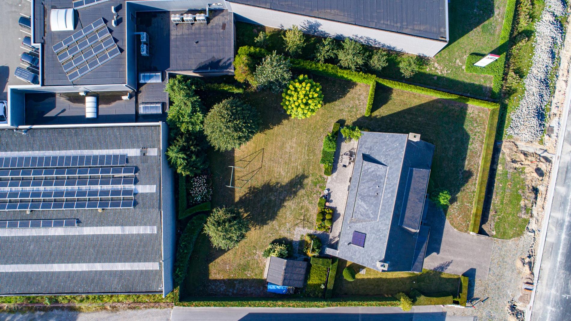 Pand op 1.723m² op commerciële toplocatie langsheen handelskilometer N9 te Maldegem 