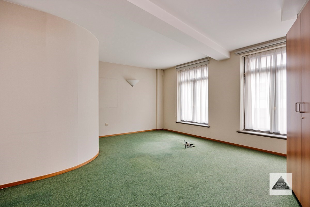 Burgerhuis 'Den Golden Naegel' - aan de Markt - lift - overdekte parking - IN PRIJS VERLAAGD! 