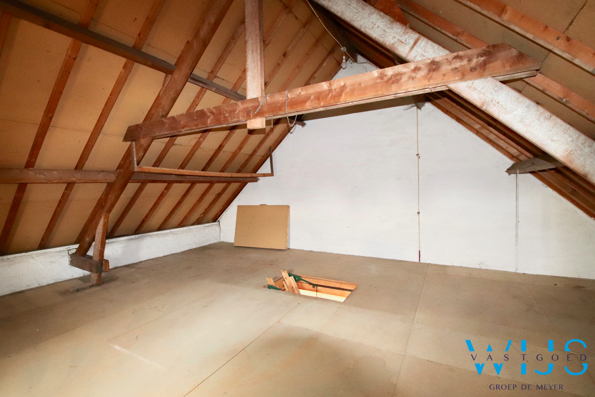 Op te frissen/te renoveren gezinswoning op TOPlocatie te ERTVELDE! 