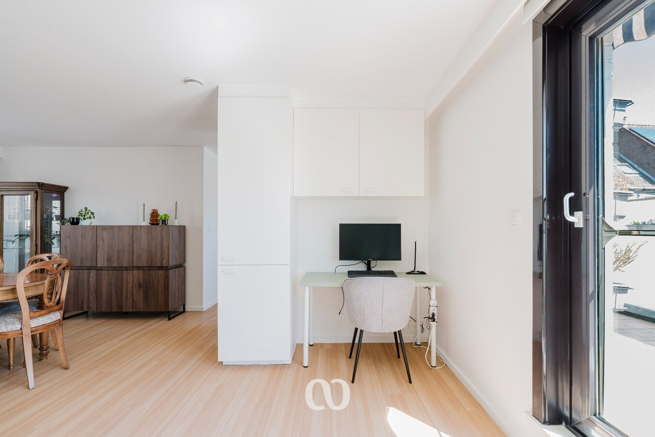 Instapklaar appartement met groot terras 