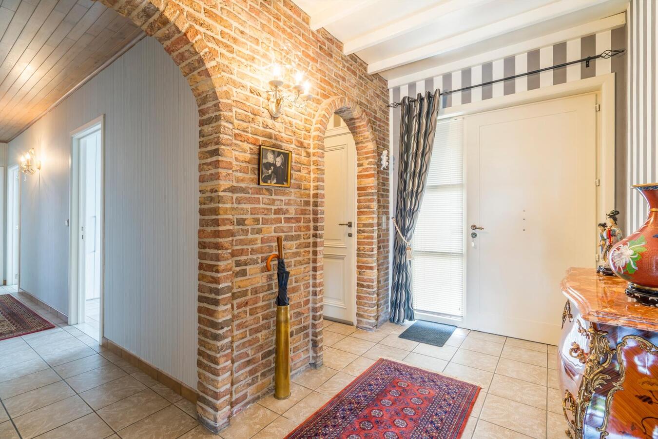 Rustig gelegen instapklare woning met 4 slaapkamers op 690 m² te Koekelare 