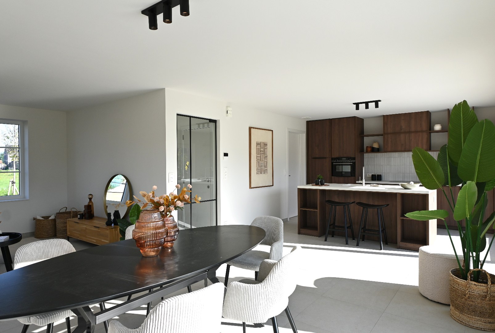 Instapklare nieuwbouwwoning met 3 slaapkamers en tuin op 681 m² 