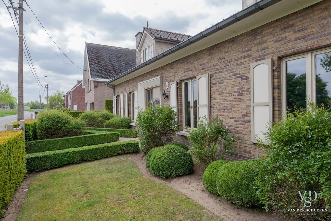 Landelijk wonen  (op gelijkvloers). 