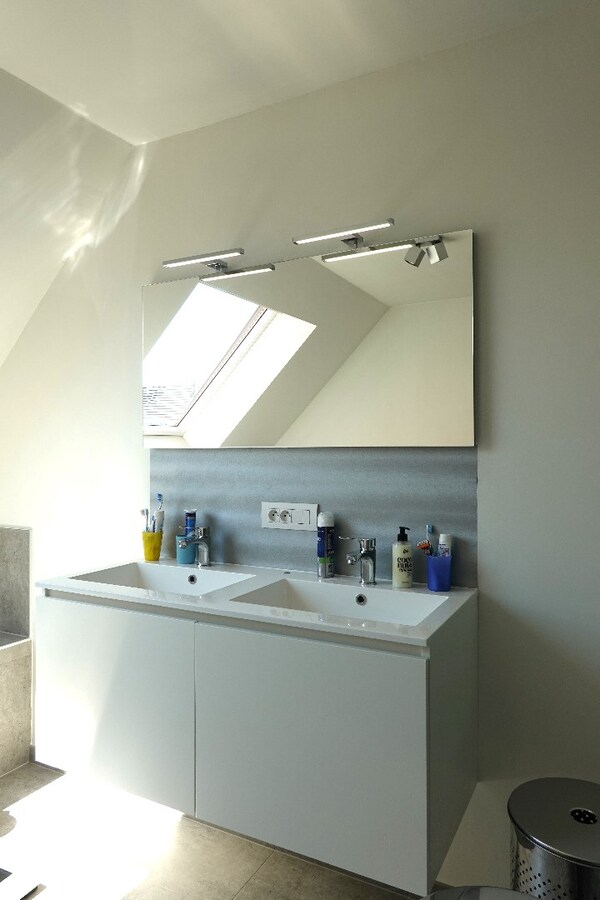 Prachtige halfopen nieuwbouwwoning met inpandige garage en zuidgerichte tuin 