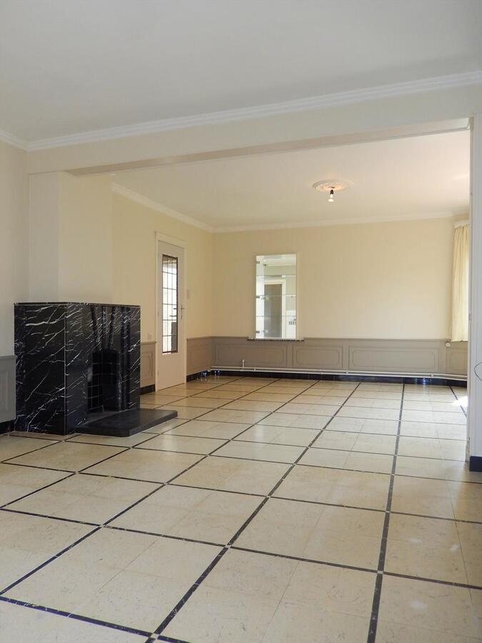 Ruime woning met zuidgerichte tuin 