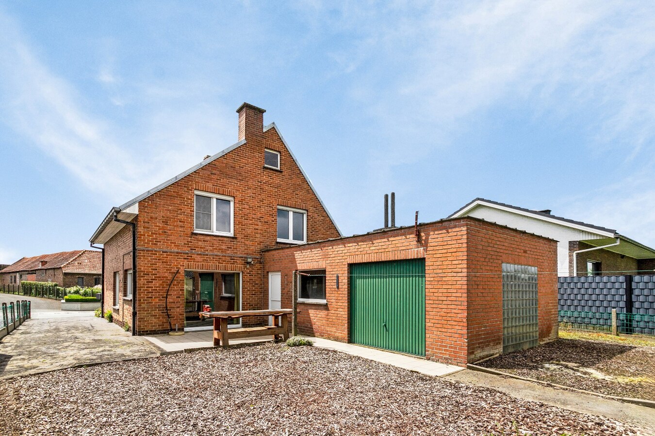 Te renoveren gezinswoning in prachtige villawijk in Mullem 