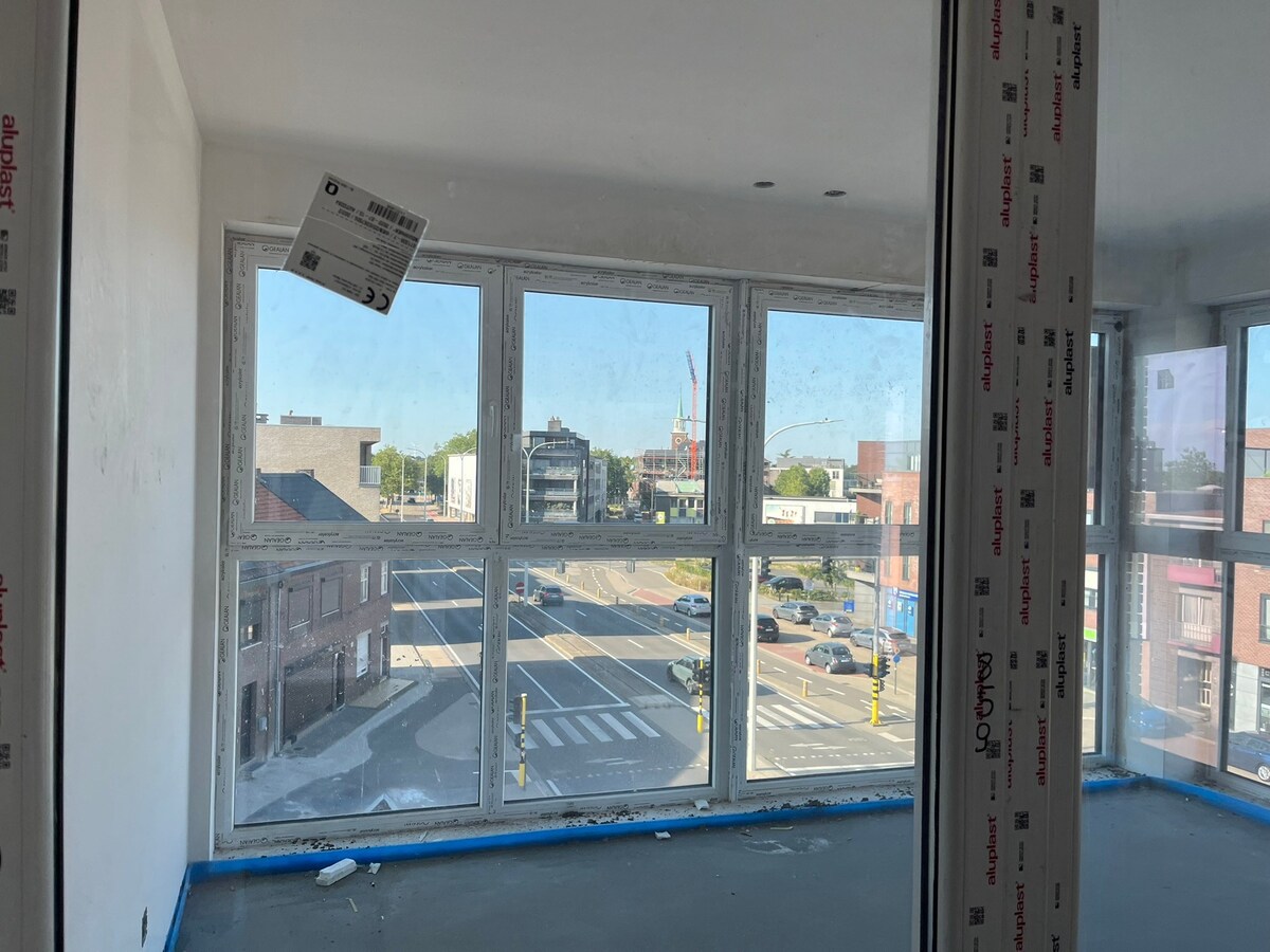 Casco+ appartement. Uniek uitzicht ! 2 slaapk., 3de verdiep. Lift. Verkoop met REGISTRATIE (geen BTW) ! 