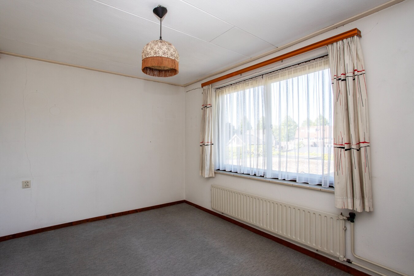 Vrijstaande woning gelegen op een rustige locatie op een kavel van maar liefst 450 m². 